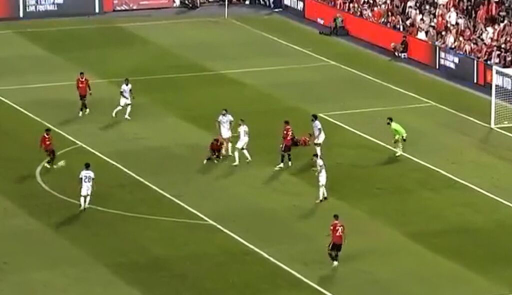 Η Γιουνάιτεντ κερνάει… 3αρα τα δεύτερα της Λίβερπουλ (vid)