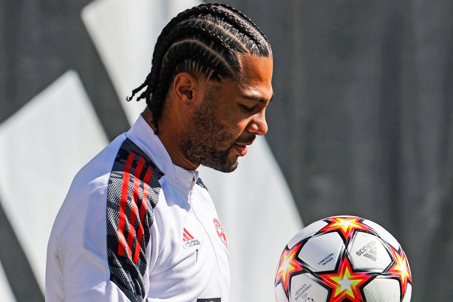 Εδώ να μείνεις: Τα βρήκαν Μπάγερν και Γκνάμπρι για νέο συμβόλαιο!