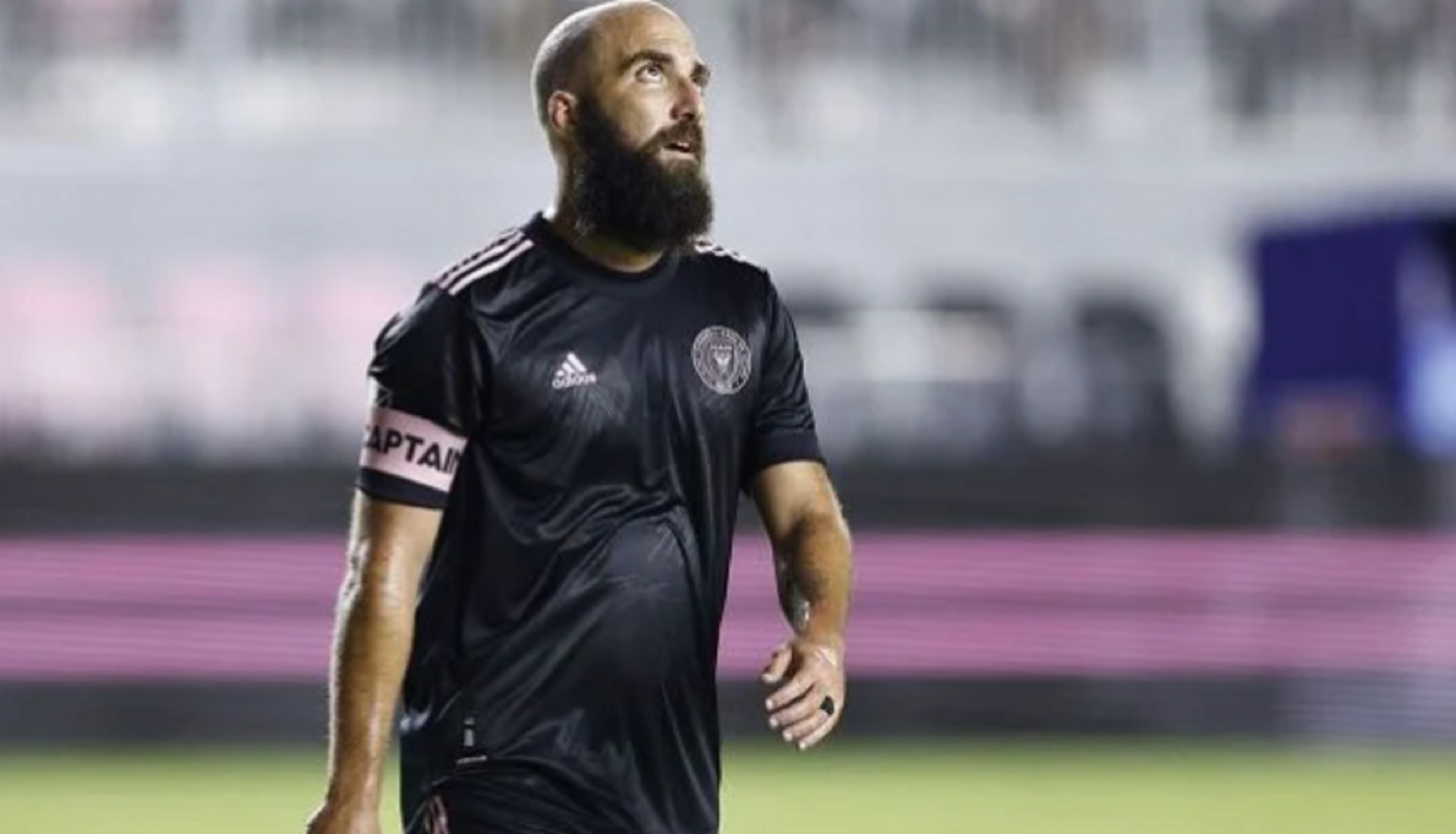 Ιγκουαΐν: «Πενήντα εκατομμύρια ευρώ για τον Λεβαντόφσκι;»