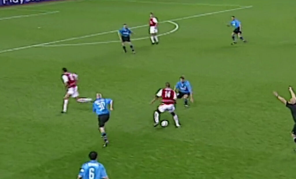 Όταν ο Ανρί μοίραζε… σακούλες στη μισή Αϊντχόφεν! (vid)