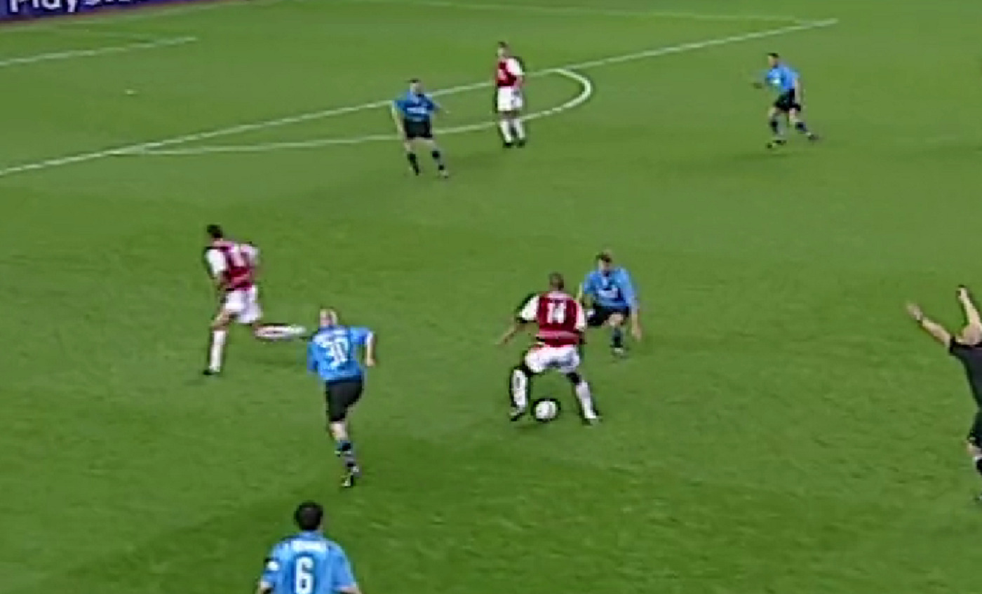 Όταν ο Ανρί μοίραζε… σακούλες στη μισή Αϊντχόφεν! (vid)