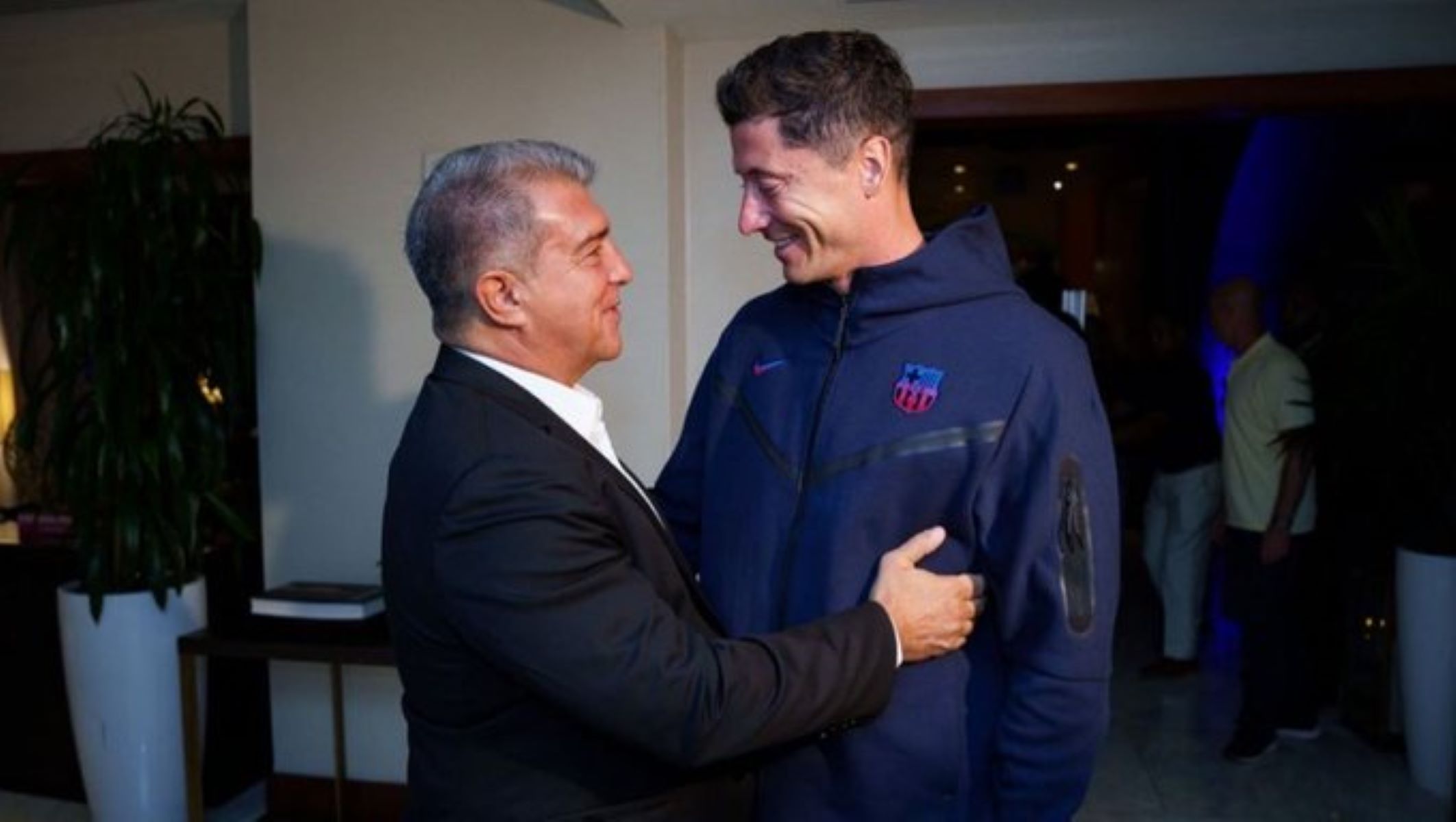 Ο Λεβαντόφσκι ήθελε μόνο Μπαρτσελόνα – «Παρί και Τσέλσι του έδιναν περισσότερα»