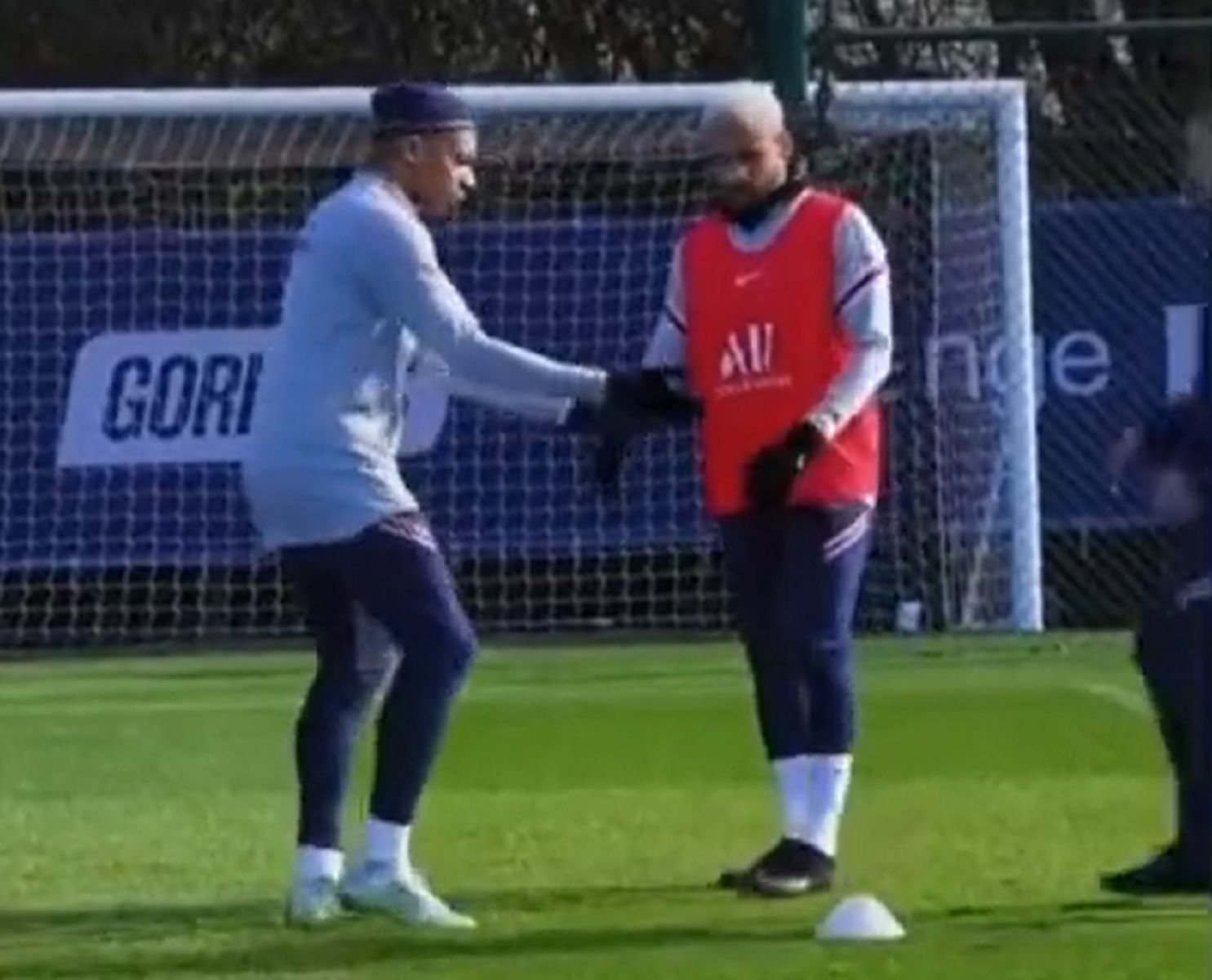 Δεν μιλιούνται Μπαπέ και Νεϊμάρ – Ο Βραζιλιάνος αρνήθηκε κοινή άσκηση στην προπόνηση (vid)