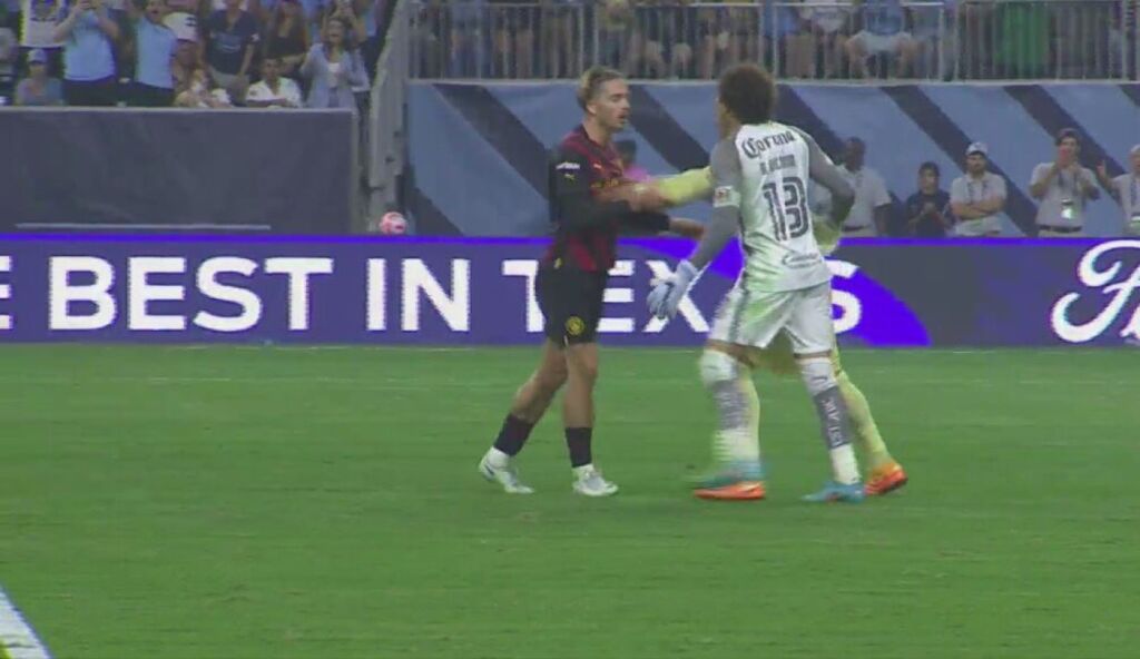 Τραγικός Γκρίλις, έσπρωξε παίκτη που πήγε να τον βοηθήσει – Ροντεό το ματς… (vid)