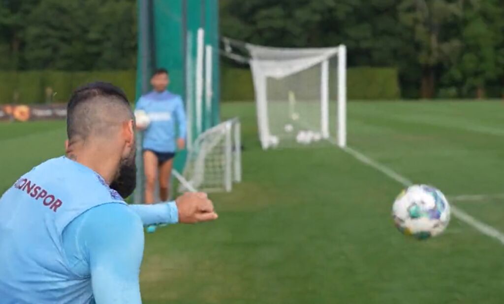 Ο «άτεχνος» Σιώπης άφησε τον Μπακασέτα… παγωτό (vid)