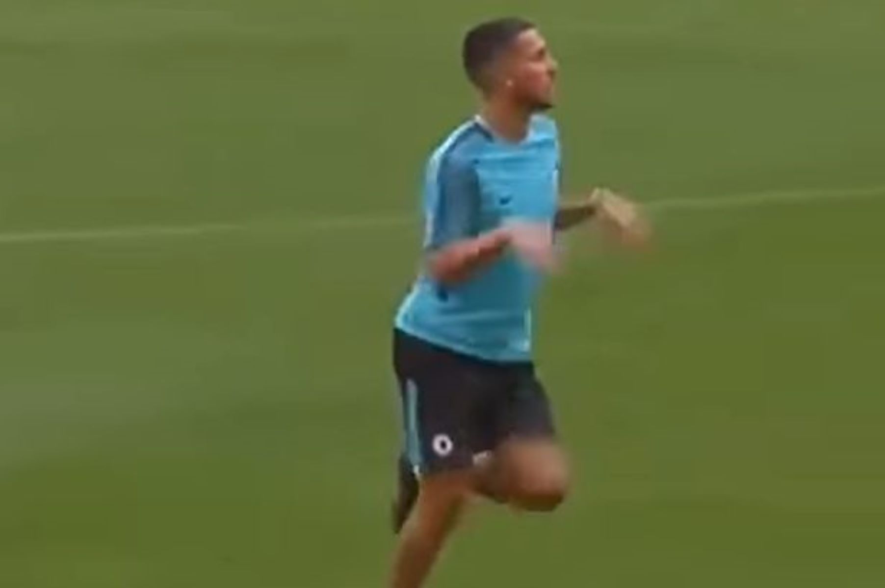 Κάποτε ο Αζάρ κορόιδευε άγρια τον Στέρλινγκ… Τώρα; (vid)