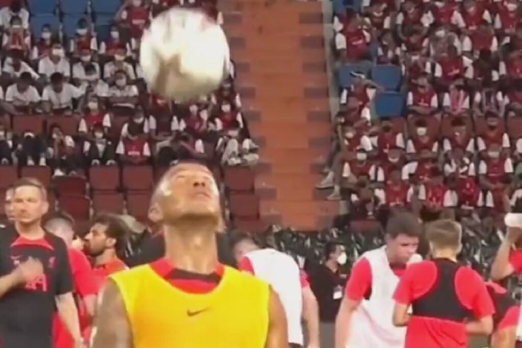 Τιάγκο ξεκόλλα, μας ζάλισες με τα τσαλιμάκια σου! (vid)