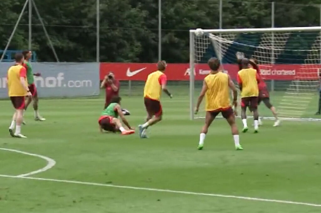 Παραλίγο να το «γράψει» ο Τσιμίκας, αλλά το δοκάρι είχε άλλη άποψη! (vid)