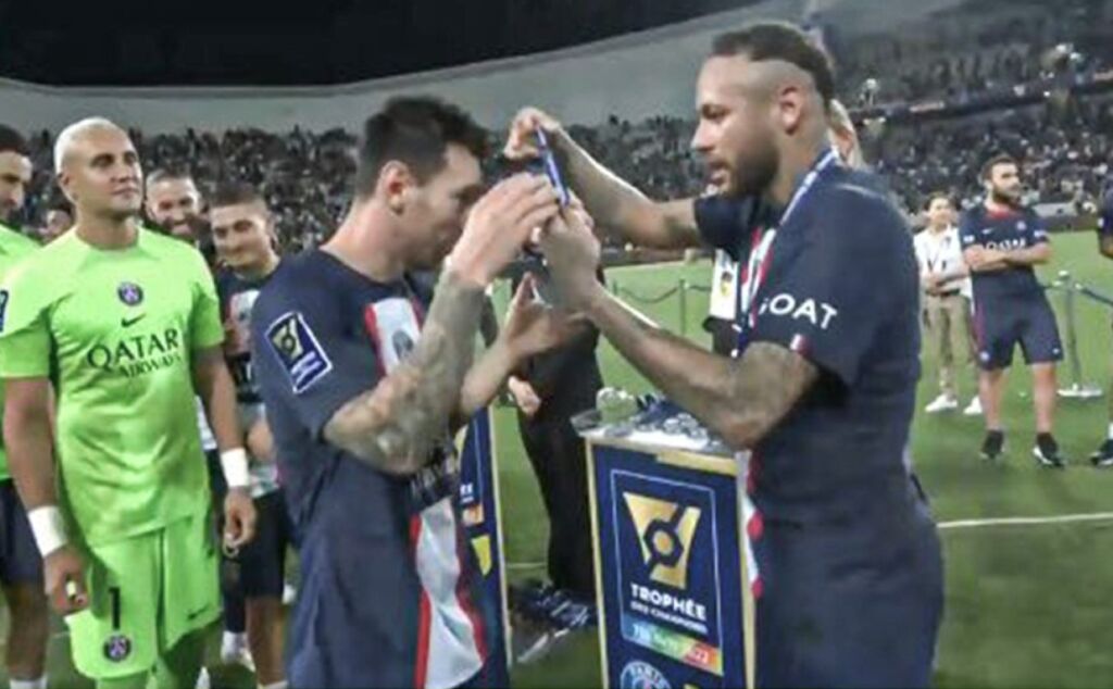 Κλάμα με τον Νεϊμάρ! Φόρεσε το μετάλλιο στον Μέσι που δεν… άντεξε (vid)