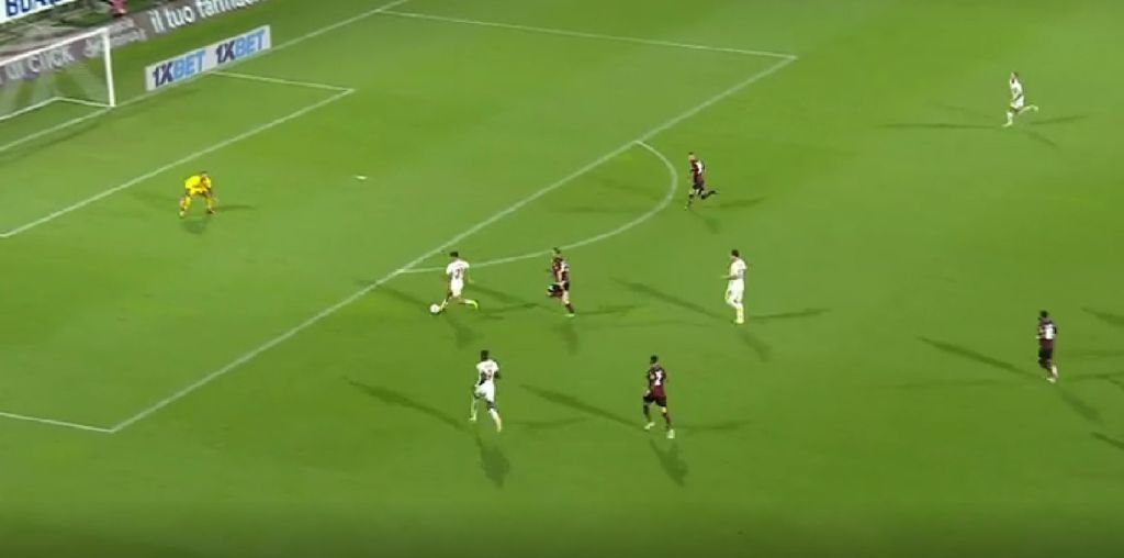 O Ντιμπάλα τους νίκησε όλους εκτός από το… δοκάρι! (vid)