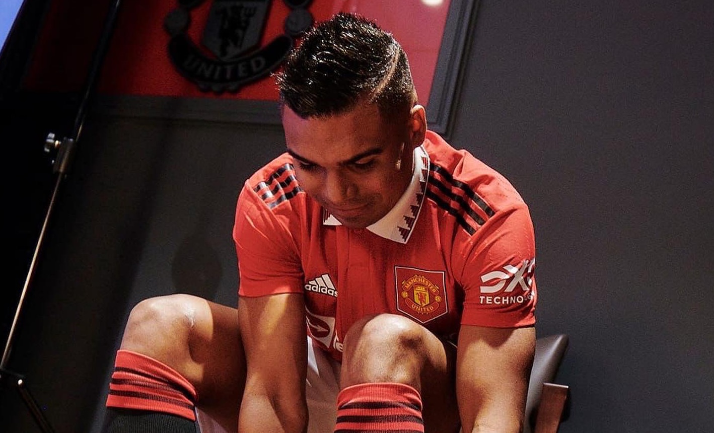 O Κασεμίρο φόρεσε τη φανέλα της Γιουνάιτεντ και ήδη κάνει θραύση! (pics/vids)