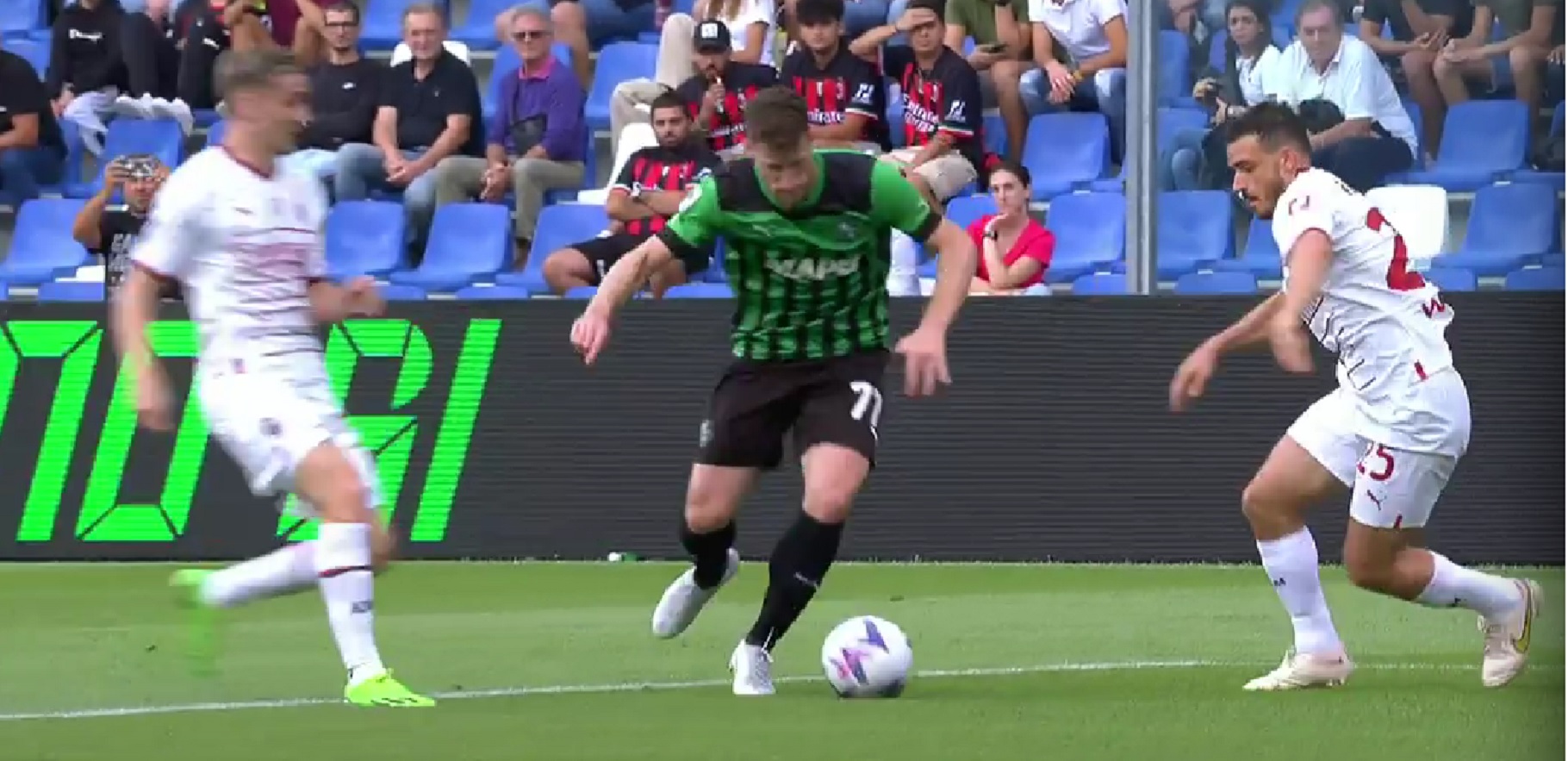 Ο Κυριακόπουλος δίδαξε… ελληνικούς χορούς στην άμυνα της Μίλαν! (vid)