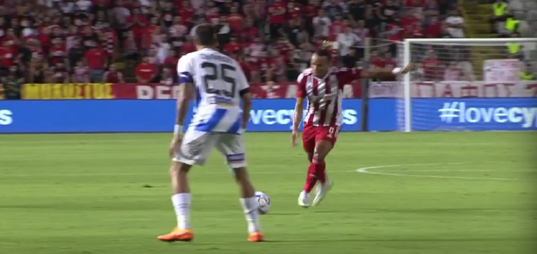 H «οβίδα» του Κούντε παραλίγο να… γκρεμίσει την εστία του Απόλλωνα! (vid)