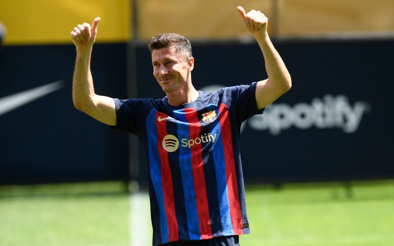 Ξεσήκωσε τον κόσμο της Μπαρτσελόνα ο Λεβαντόφσκι με τα μαγικά του! (vid)