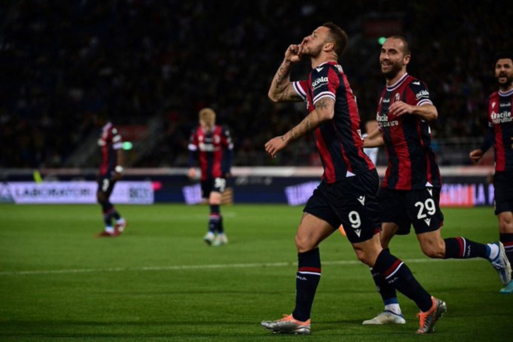 Ο Αρναούτοβιτς σκοράρει και η Μάντσεστερ Γιουνάιτεντ… φρικάρει! (vid)