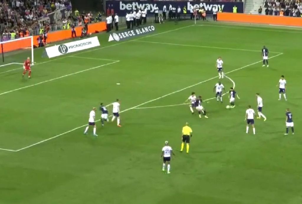 Μέσι και Νεϊμάρ έκρυψαν την μπάλα και ο Βραζιλιάνος την εμφάνισε στα δίχτυα! (vid)