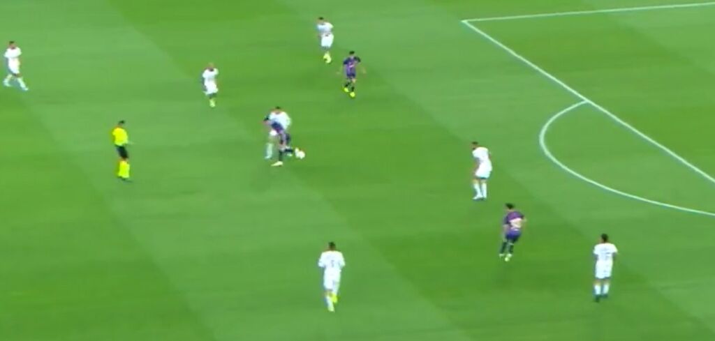 Η Πούμας – και μείς – υποκλίνεται στο μεγαλείο του Λεβαντόφσκι (vid)