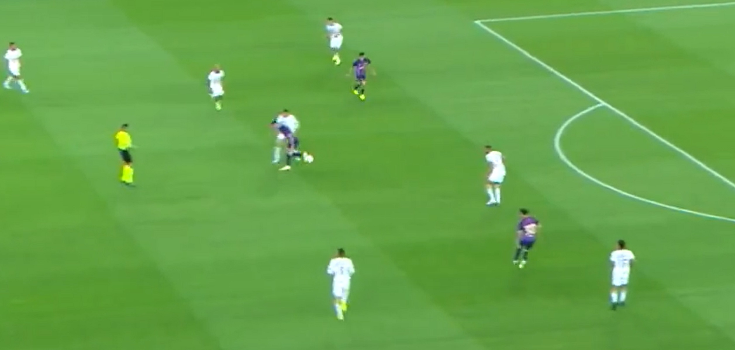 Η Πούμας – και μείς – υποκλίνεται στο μεγαλείο του Λεβαντόφσκι (vid)