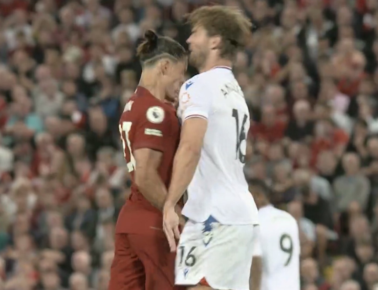 Ο Νούνιεζ φταίει, αλλά ο Άντερσεν τον έπαιζε “βρώμικα” σε όλο το ματς (vid)