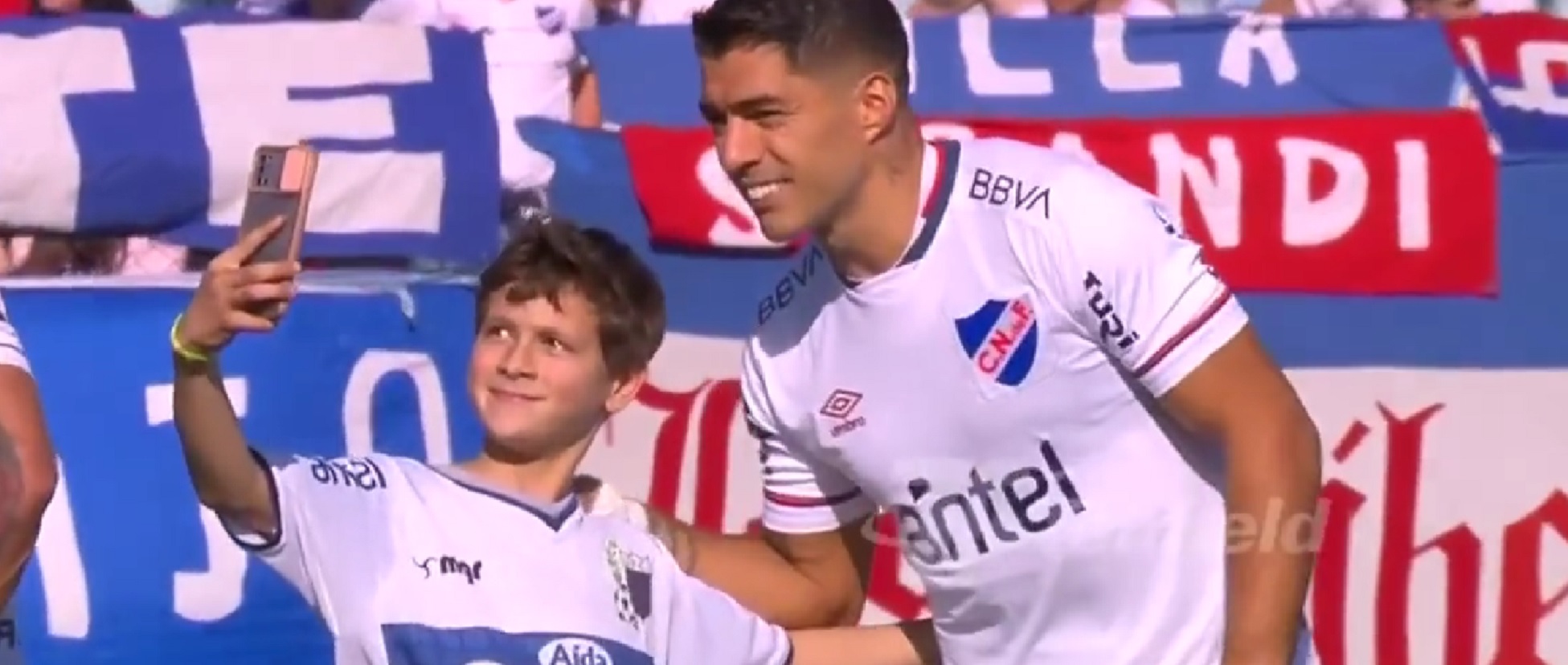 Ο Σουάρες ξέρει πως να δώσει χαρά στους πιτσιρικάδες! (vid)