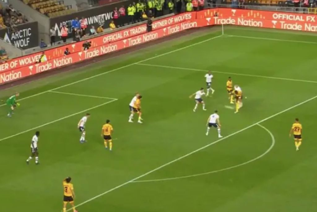 Αντάμα Τραορέ: Το «θηρίο» της Γουλβς επέστρεψε με απίθανη γκολάρα (vid)