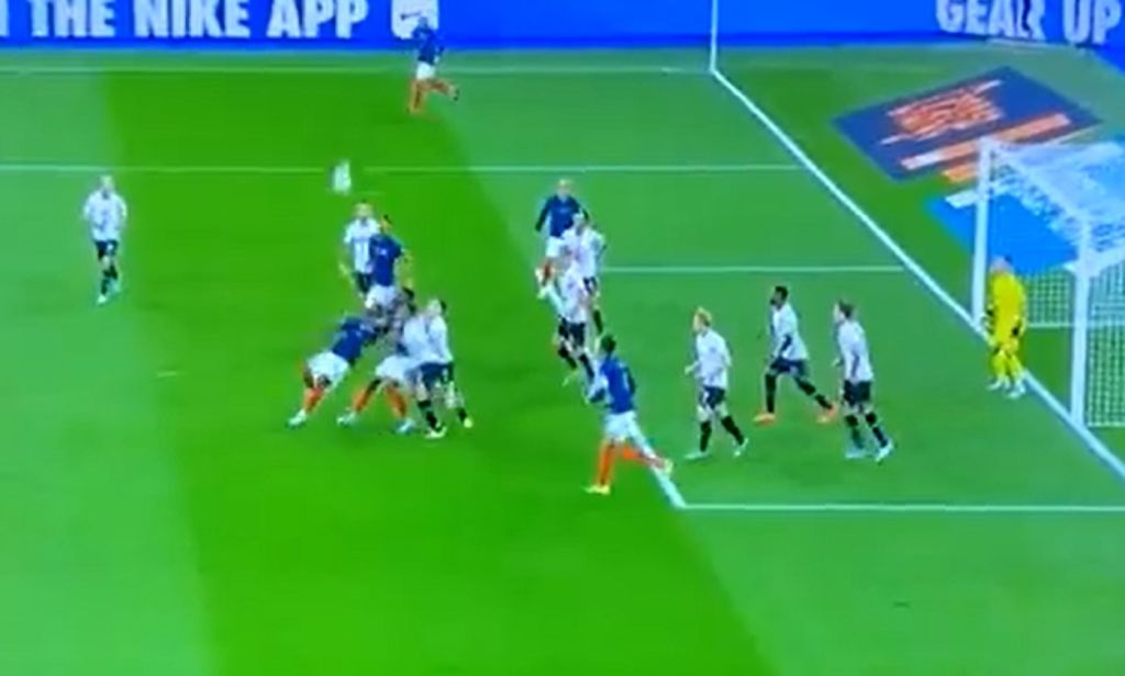 Το δοκάρι στέρησε ασύλληπτο γκολ στον Τσουαμενί με ψαλιδάκι! (vid)