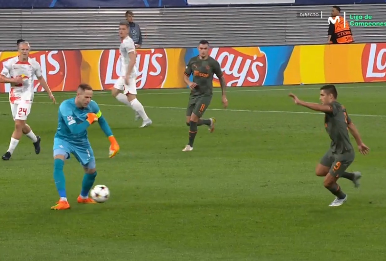 Γκουλάτσι, το παράκανες με τις ντρίμπλες – Ούτε στα τοπικά της Ουγγαρίας τέτοια γκάφα! (vid)