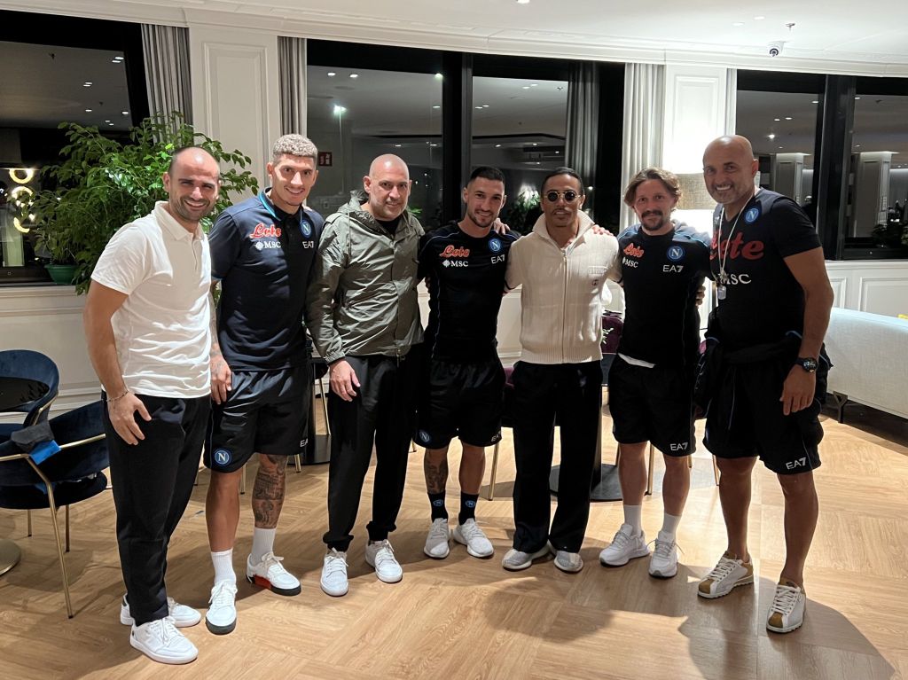 Βραδινές… λιγούρες στο Μιλάνο για τη Νάπολι, αλλά βρήκε τον Νουσρέτ! (pics)