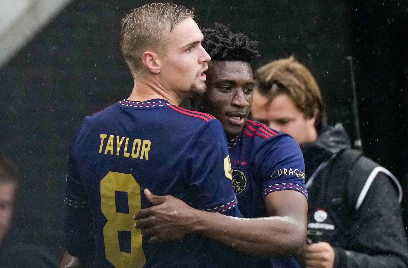 Ο Άγιαξ… εκδικείται όπως αυτός ξέρει: Παίρνει δύο ταλεντάρες!