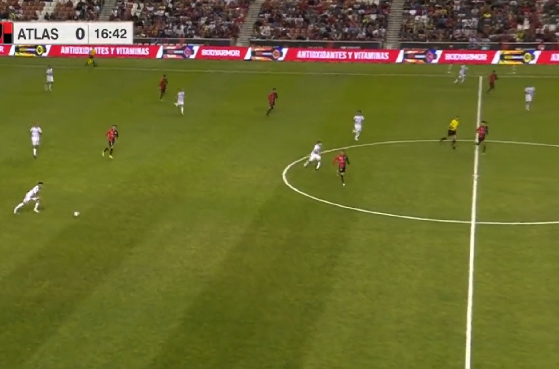 Aπίθανη γκολάρα στην Αμερική με σουτ πολύ… πολύ πίσω από τη σέντρα (vid)