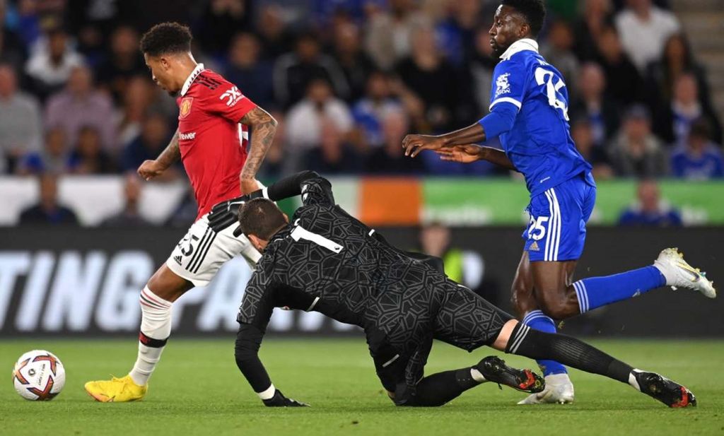 Δεύτερο διπλό για φέτος η Γιουνάιτεντ – Στα τάρταρα η Λέστερ! (vid)