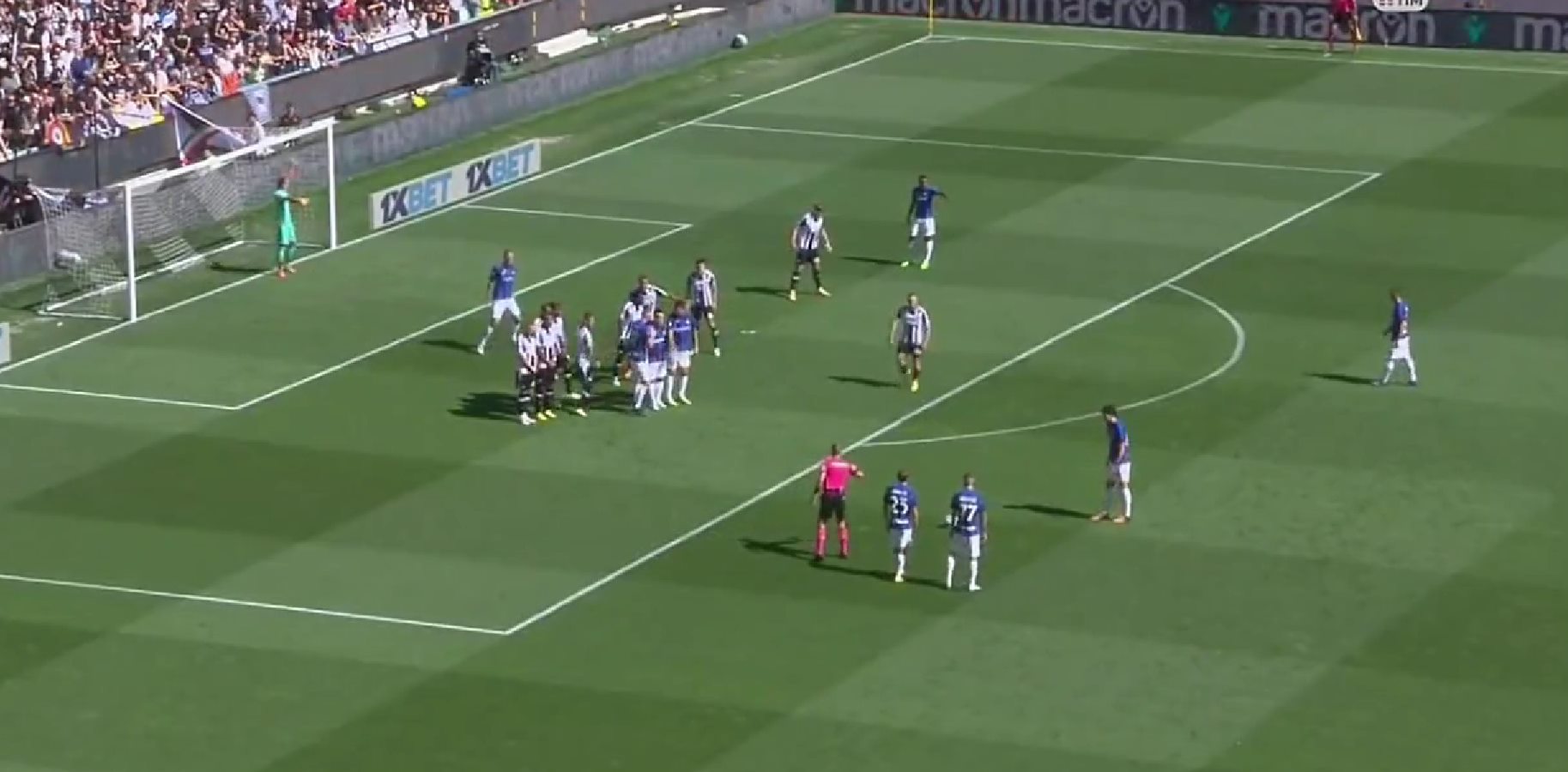 Το φάουλ του Μπαρέλα είναι σκέτη «ζωγραφιά»! (vid)