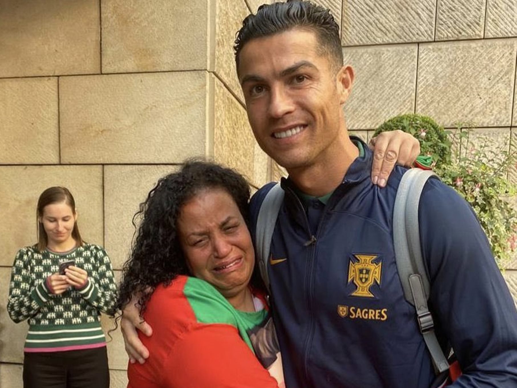 Ο Κριστιάνο ακόμα και τώρα είναι ο rock star της Πορτογαλίας! (pics)