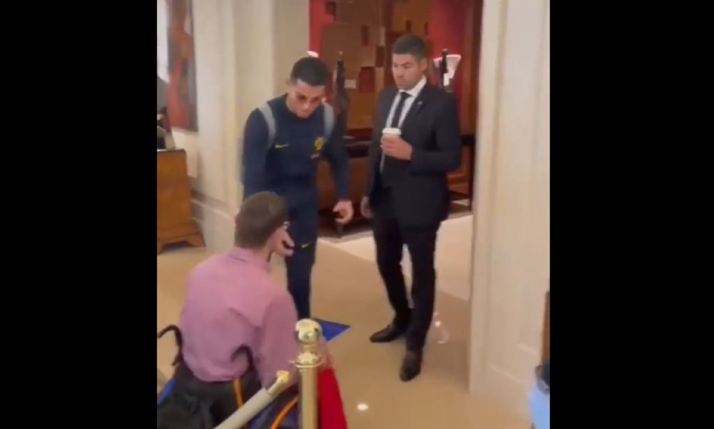 Κριστιάνο το μεγαλείο σου – Έδωσε χαρά σε ανάπηρο θαυμαστή του (vid)