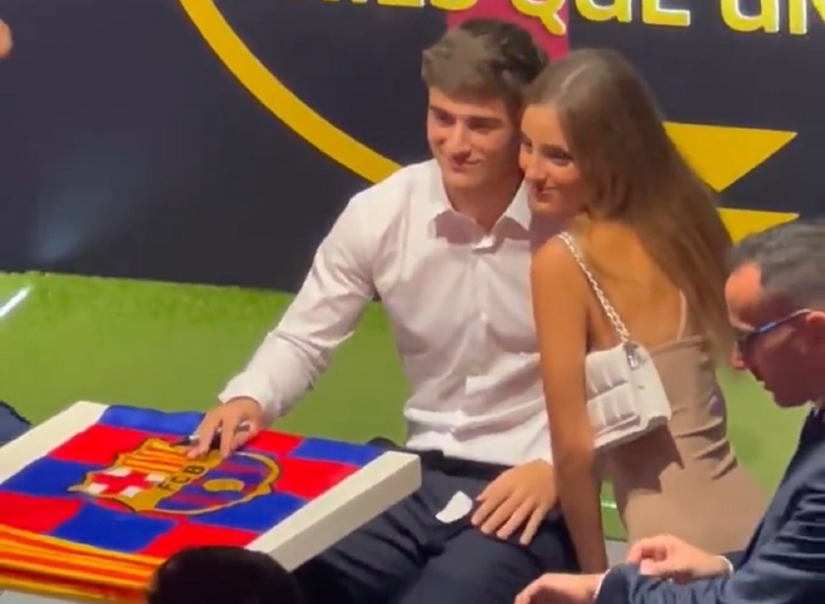 Μπαρτσελόνα: Ο Γκάβι τα ‘χασε με καλλονή που φωτογραφήθηκε μαζί του (vid)