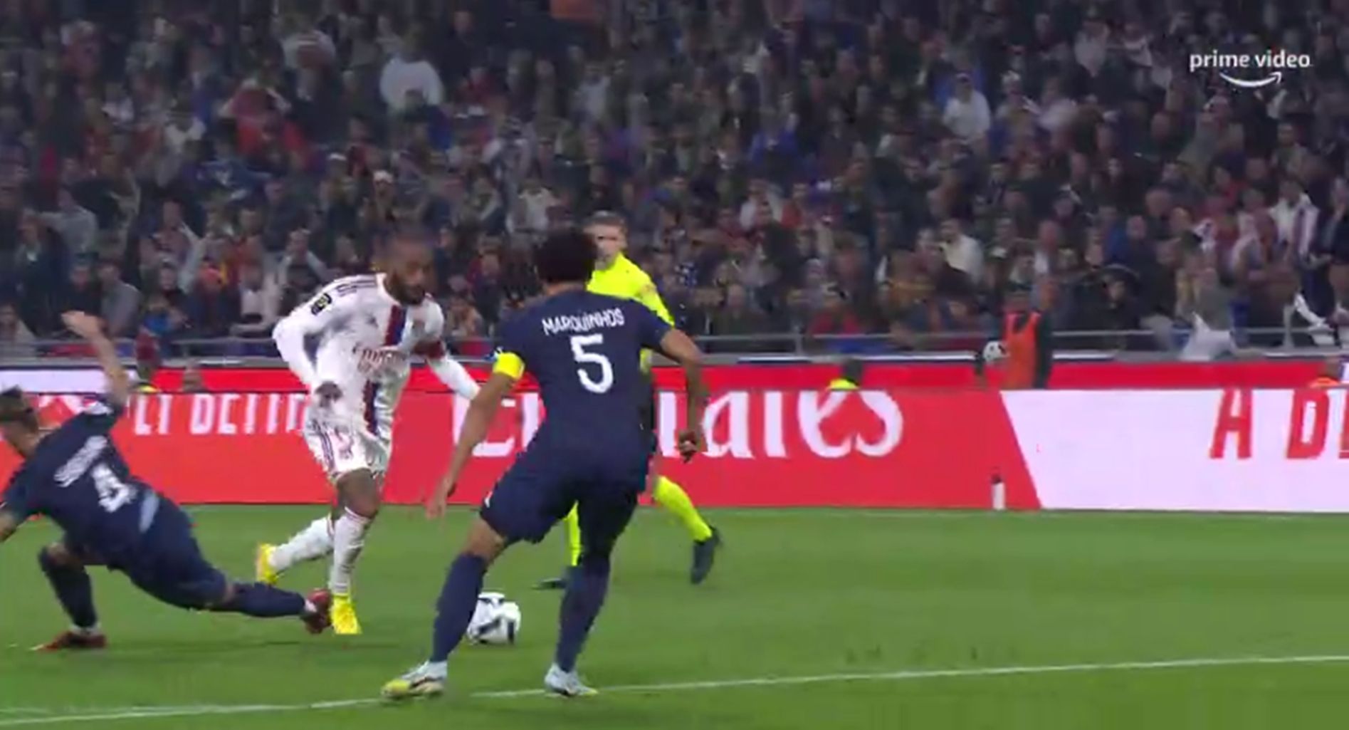 Ο Λακαζέτ με τις ντρίμπλες του έστειλε για… σπίρτα τον Ράμος! (vid)