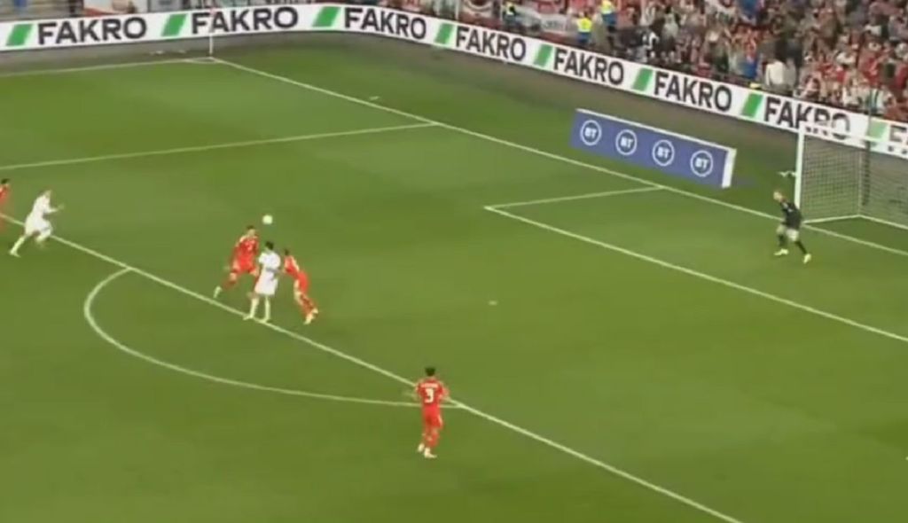 Ο Λεβαντόφσκι… τάισε τον Σφιντέρσκι για το γκολ της Πολωνίας (vid)