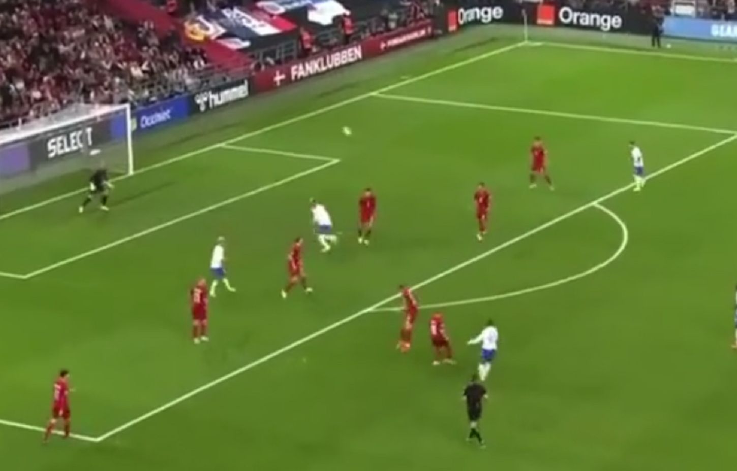 Τραγικός ο Μπαπέ – Έστειλε την μπάλα… στα περιστέρια δύο φορές! (vids)