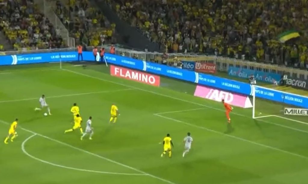 To… βιολί τους στην Παρί – Ασίστ ο Μέσι πλασεδάρα ο Μπαπέ (vid)