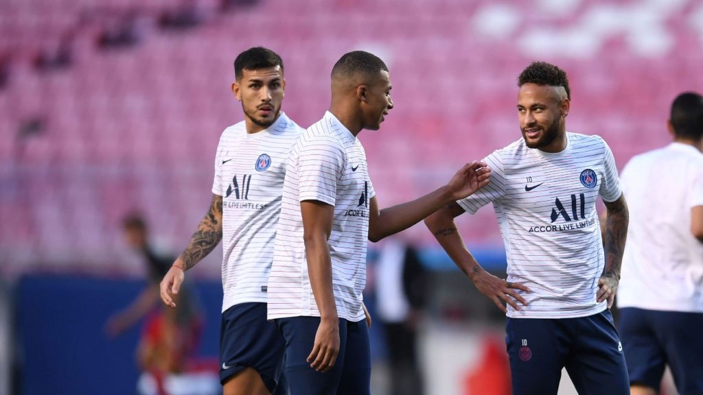 O Παρέδες έβγαλε… σέντρα τον αλαζόνα Μπαπέ!