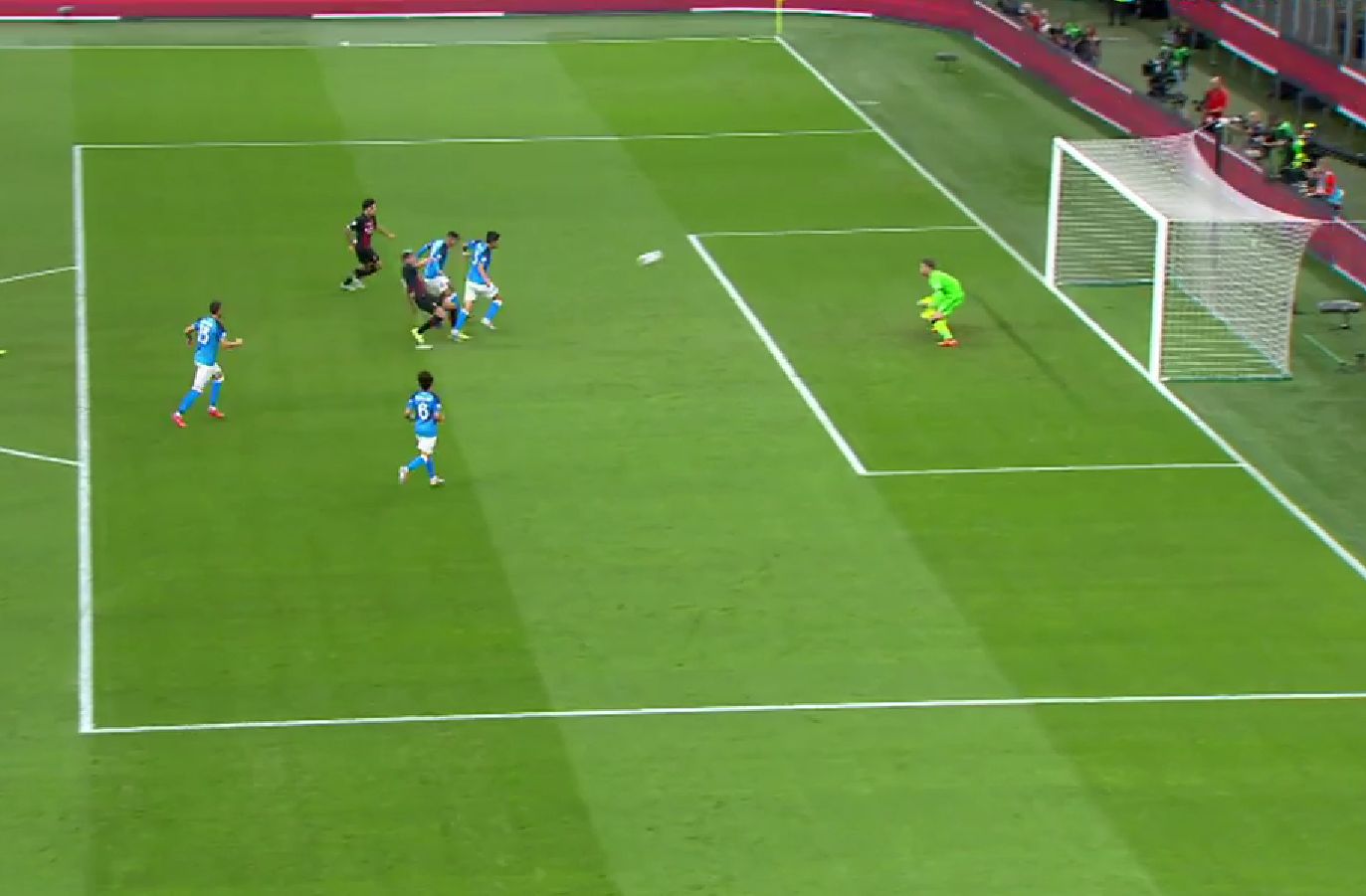 Μίλαν – Νάπολι: Πήγε να τρελάνει κόσμο ο Ζιρού, αλλά Μέρετ κι ατυχία ήταν εναντίον του! (vids)