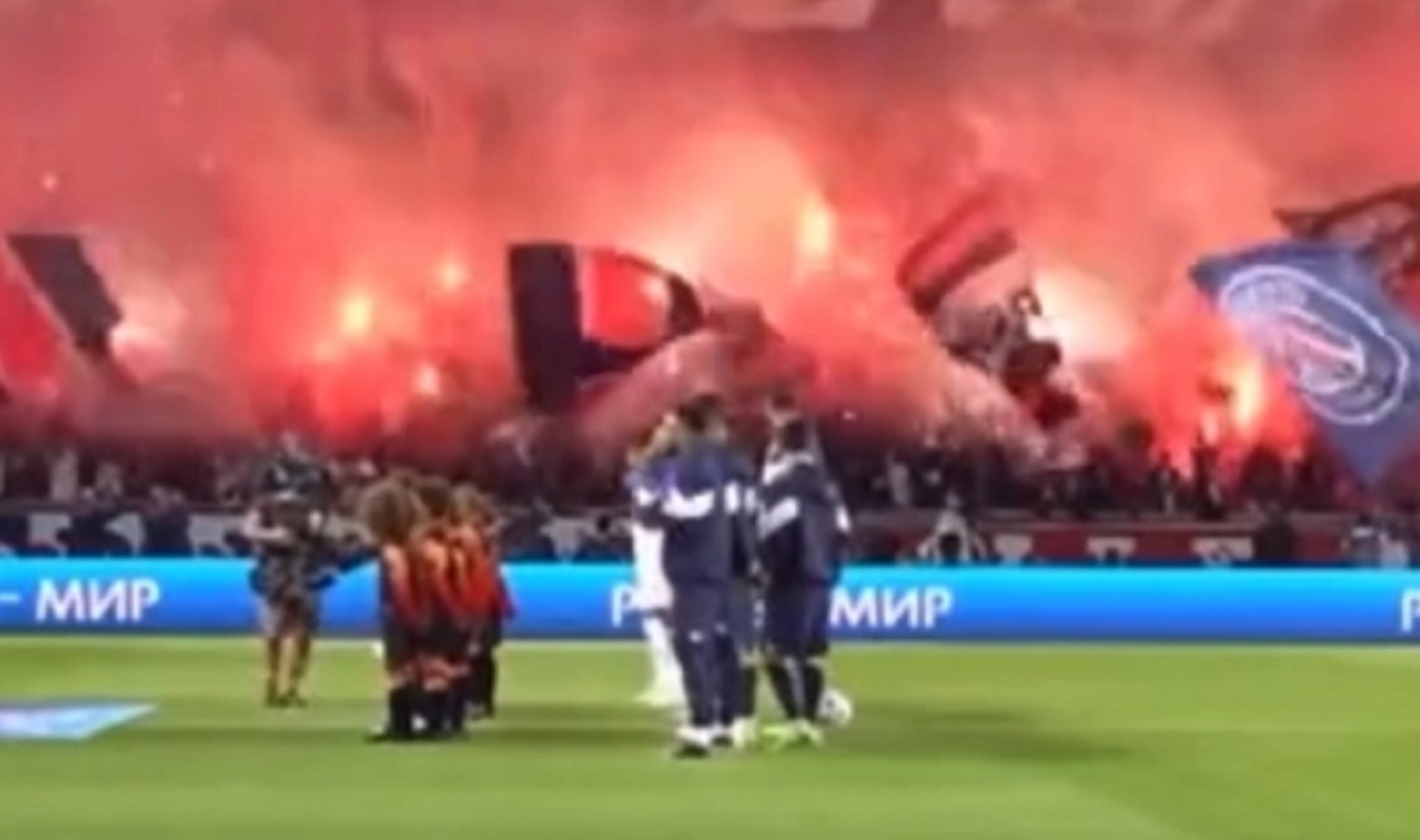 Ο Μέσι έμεινε… κόκαλο στη θέα των οπαδών της Παρί (vid)