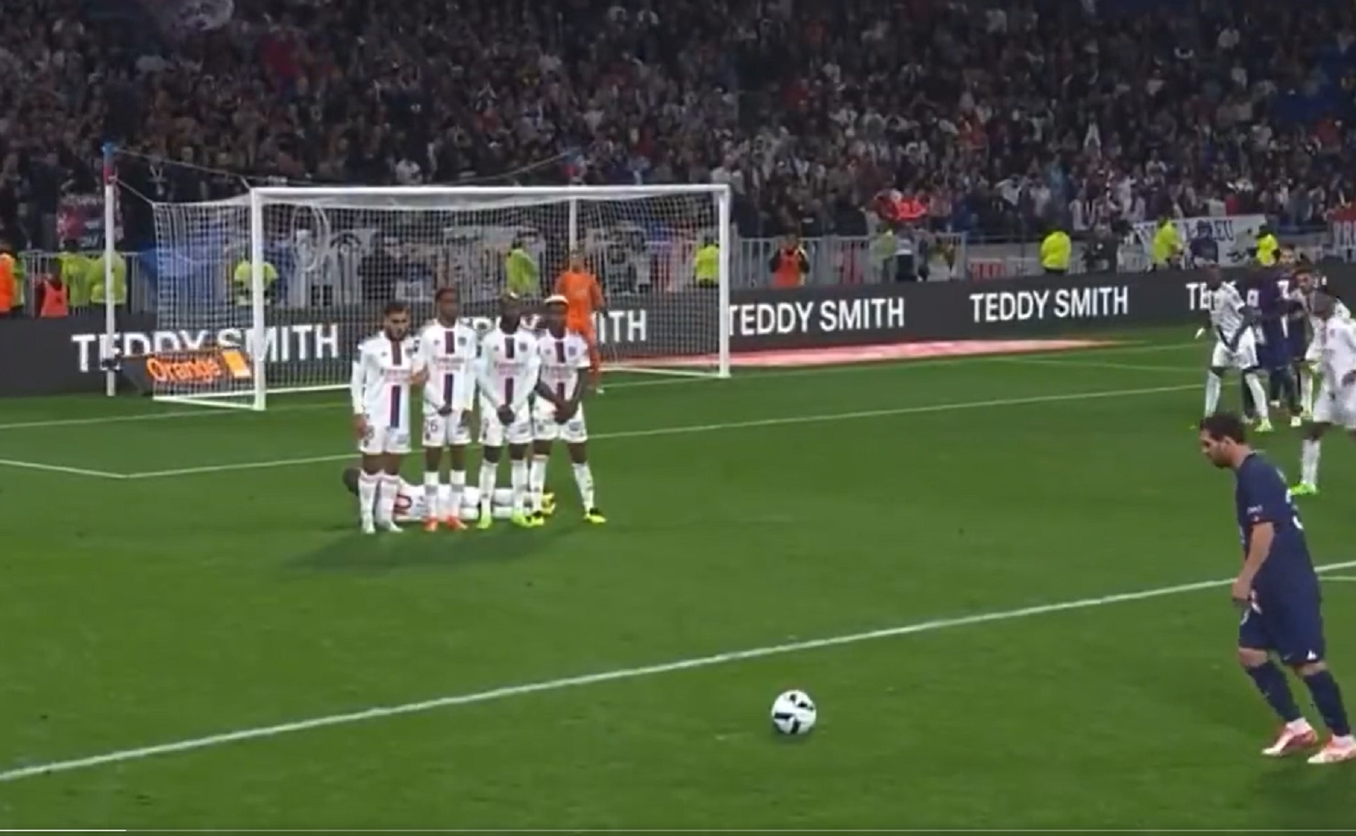 Το απευθείας φάουλ του Μέσι είναι βγαλμένο από το FIFA (vid)