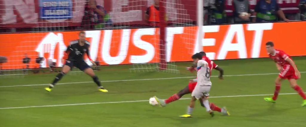 Πέδρι, εδώ κάνεις stop: Κατέβασε… ρολά ο Νόιερ! (vid)