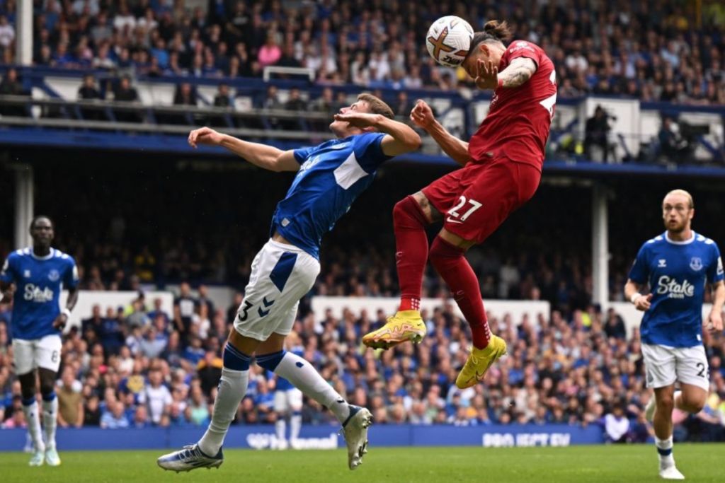 Τα δοκάρια χώρισαν στη μέση το ντέρμπι του Μερσεϊσάιντ (vid)