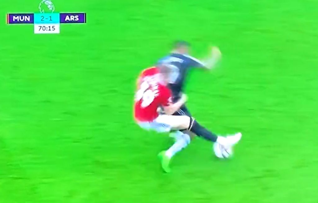 H κίτρινη του ΜακΤόμινει στην… ελληνορωμαϊκή πάλη με θύμα τον Γκάμπριελ (vid)