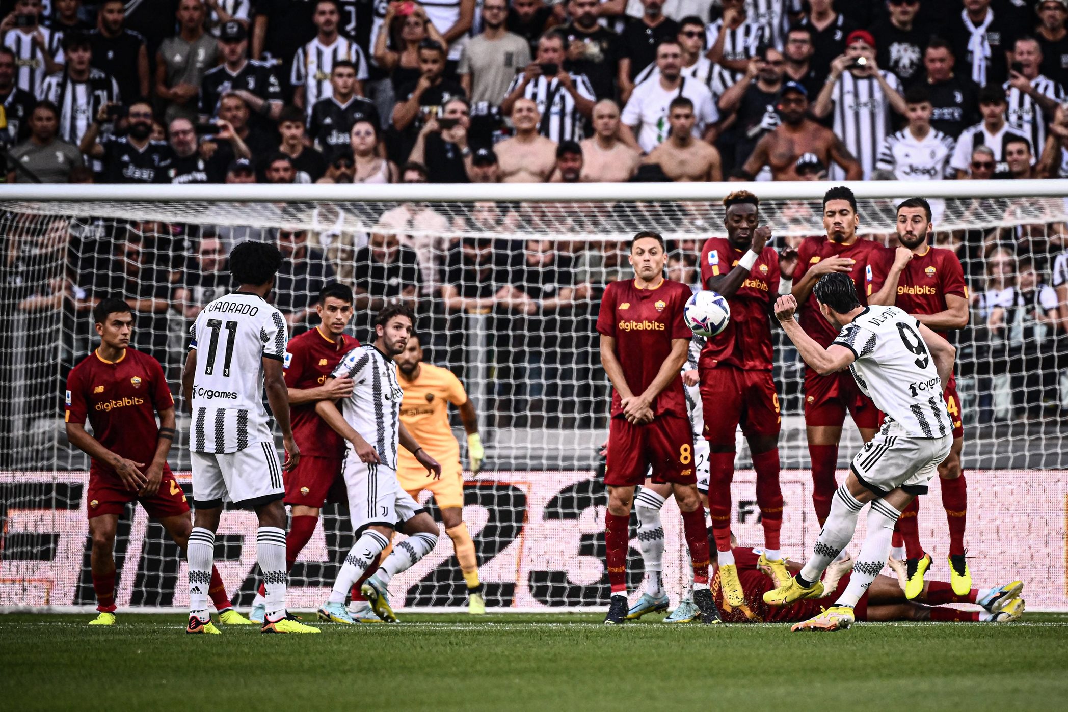 Ο Βλάχοβιτς… σκοτώνει από τα φάουλ, όπως οι Πίρλο και Ντελ Πιέρο! (stats/vids)