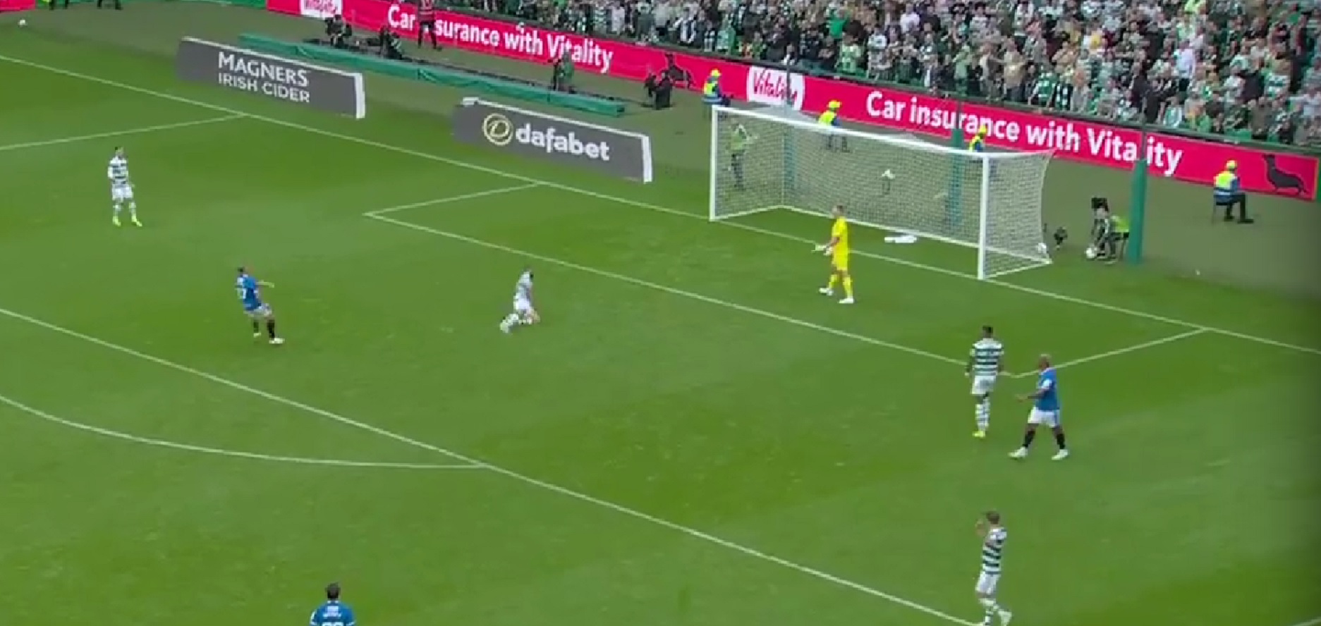 Χαρίζει… γέλιο σε όλη την Σκωτία ο Χαρτ με τις γκάφες του! (vid)