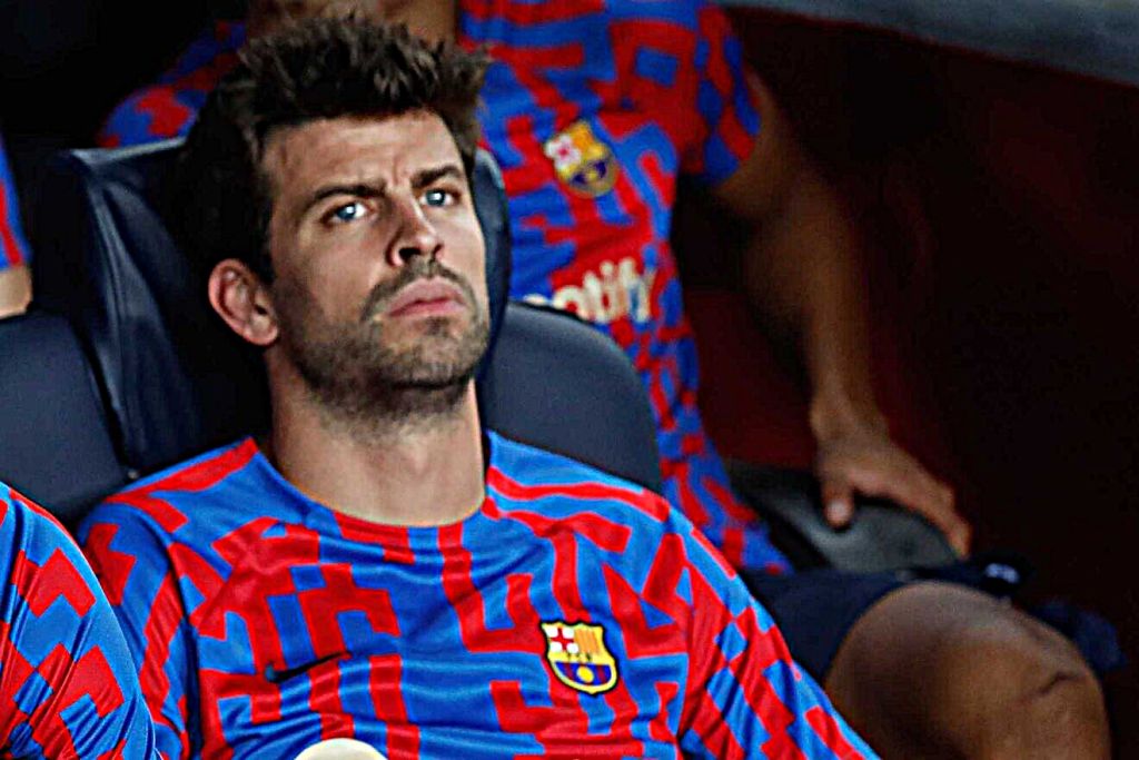 Ανελέητο τρολ στον Πικέ – Κυκλοφορεί φανέλα της Μπαρτσελόνα με logo της Σακίρα! (pic)