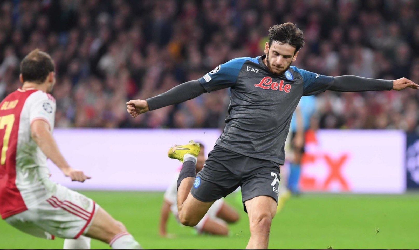 Άγιαξ – Νάπολι: Σιγά μην έλειπε από το πάρτι ο Κβαρατσχέλια! (vid)